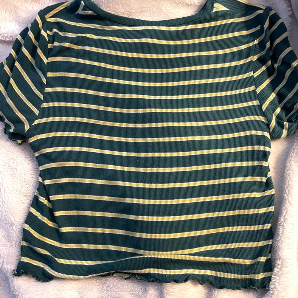 Wild fable green and yellow top! (Size L)